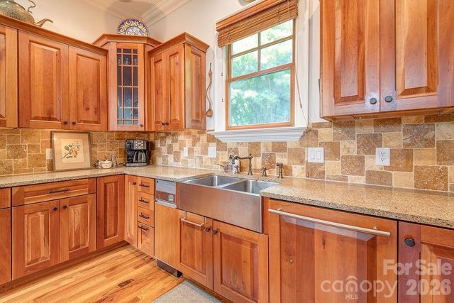 3 Gale Kelly Court, Weaverville, NC 28787