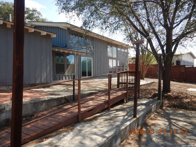 122 Downing, San Antonio, TX 78209