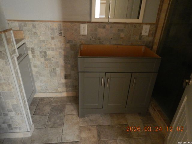 122 Downing, San Antonio, TX 78209