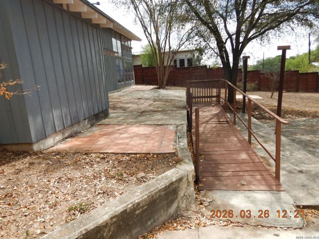 122 Downing, San Antonio, TX 78209