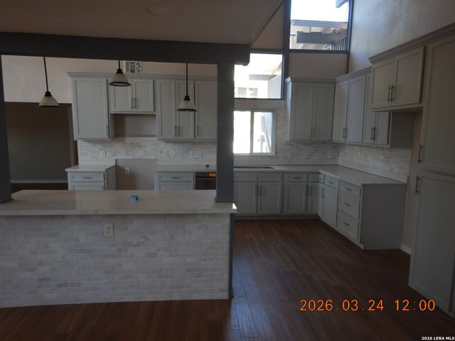 122 Downing, San Antonio, TX 78209