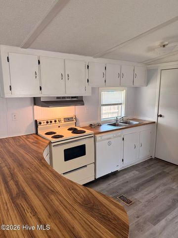 1511 Mackerel Lane, Carolina Beach, NC 28428