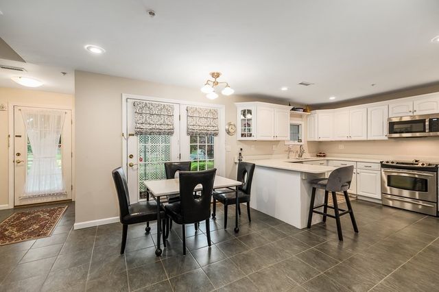 8 Masi Meadow Ln A, Middleton, MA 01949