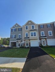 15 TUMBLEHOME RD, Inwood, WV 25428