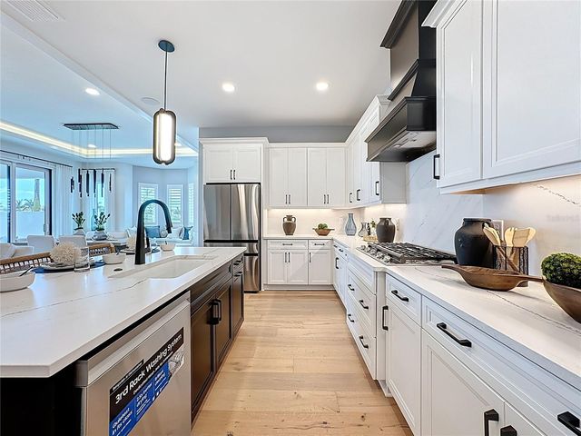 6105 WHITE MANGROVE LANE, Bradenton, FL 34210