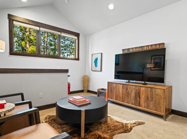 9098 Heartwood Drive, Truckee, CA 96161