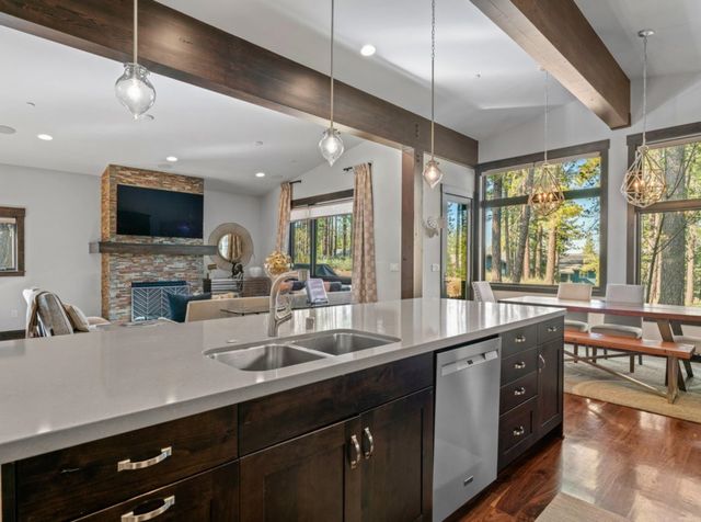 9098 Heartwood Drive, Truckee, CA 96161