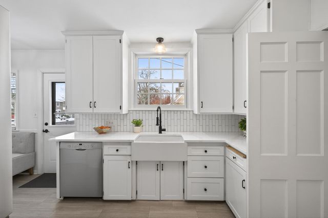 1885 Eleanor Avenue, Saint Paul, MN 55116