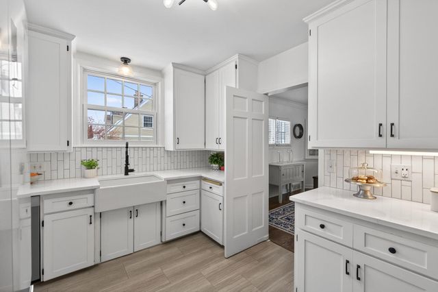 1885 Eleanor Avenue, Saint Paul, MN 55116