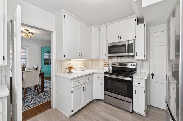 1885 Eleanor Avenue, Saint Paul, MN 55116