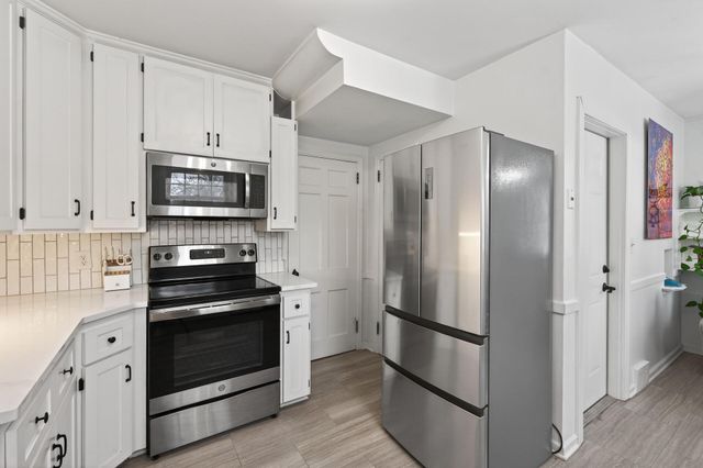 1885 Eleanor Avenue, Saint Paul, MN 55116