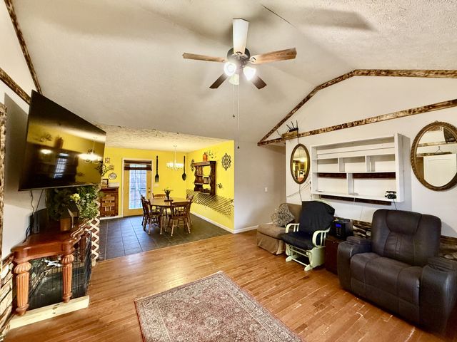 225 Lake Forrest Rd, Lynchburg, TN 37352