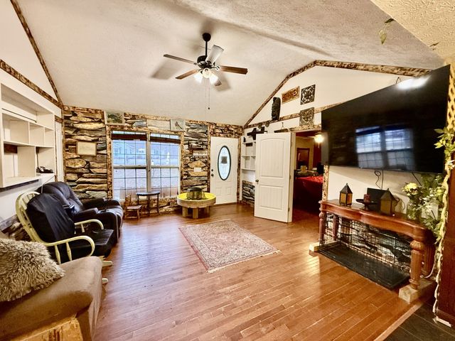 225 Lake Forrest Rd, Lynchburg, TN 37352