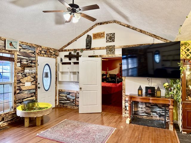 225 Lake Forrest Rd, Lynchburg, TN 37352