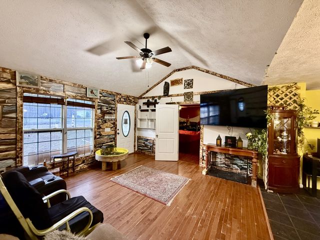 225 Lake Forrest Rd, Lynchburg, TN 37352