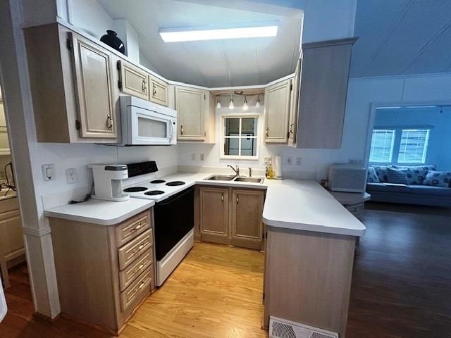 6 Robin Ave., Myrtle Beach, SC 29572