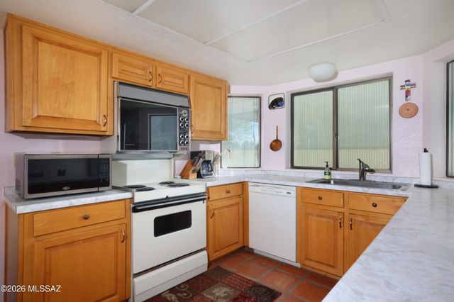 8556 N Arnold Palmer Drive, Tucson, AZ 85742