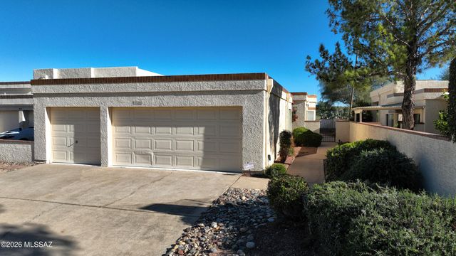 8556 N Arnold Palmer Drive, Tucson, AZ 85742