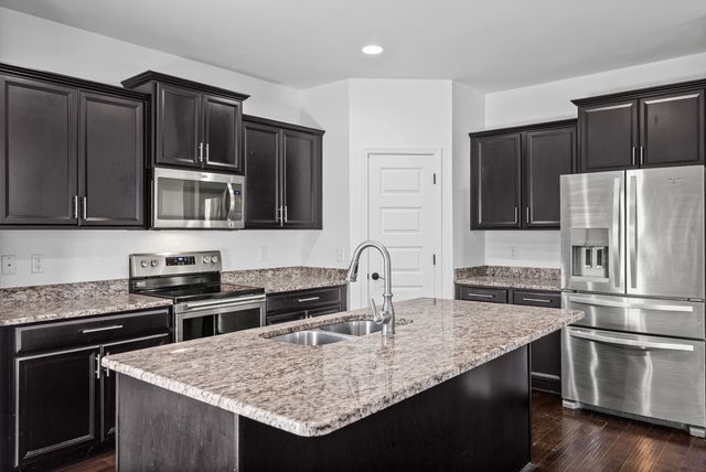 84 Nokes Dr, Hendersonville, TN 37075