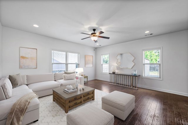 84 Nokes Dr, Hendersonville, TN 37075