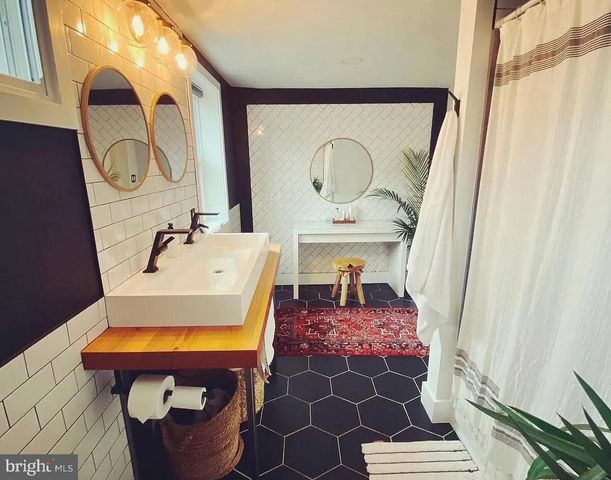 913 S DARIEN ST, Philadelphia, PA 19147