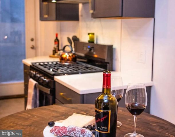 913 S DARIEN ST, Philadelphia, PA 19147