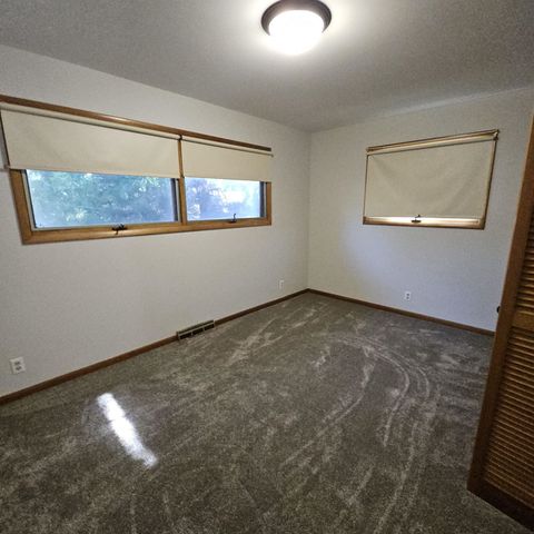 215 N Main St, Canton, KS 67428