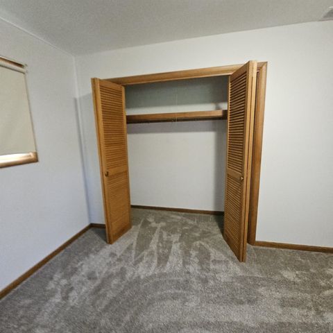 215 N Main St, Canton, KS 67428