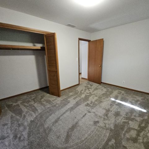 215 N Main St, Canton, KS 67428