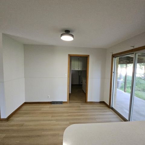 215 N Main St, Canton, KS 67428