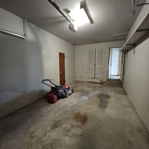 215 N Main St, Canton, KS 67428