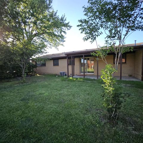 215 N Main St, Canton, KS 67428