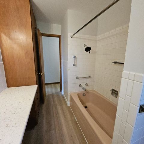 215 N Main St, Canton, KS 67428