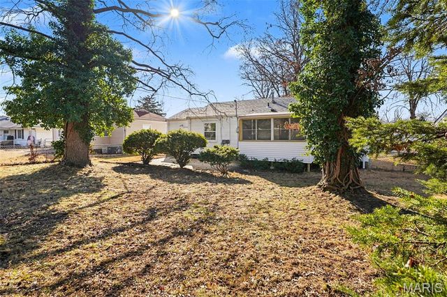 1443 Attica Drive, St Louis, MO 63137