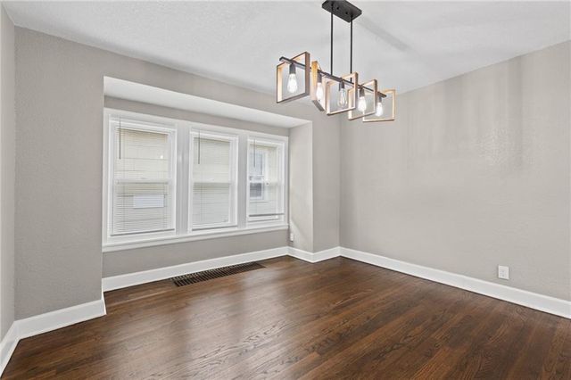 822 S Hardy Avenue, Independence, MO 64053