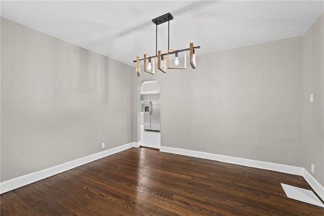 822 S Hardy Avenue, Independence, MO 64053