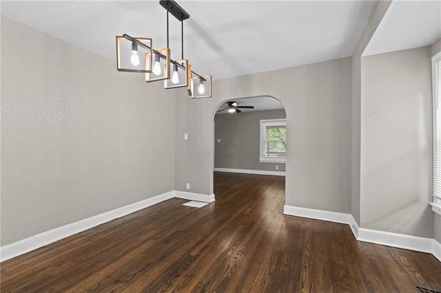 822 S Hardy Avenue, Independence, MO 64053