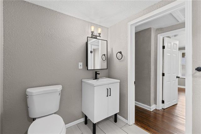 822 S Hardy Avenue, Independence, MO 64053