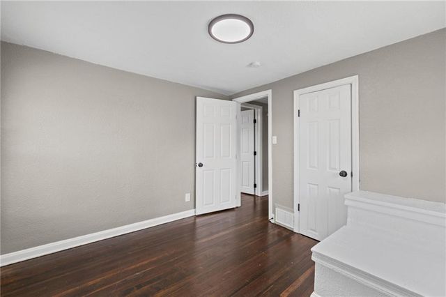 822 S Hardy Avenue, Independence, MO 64053