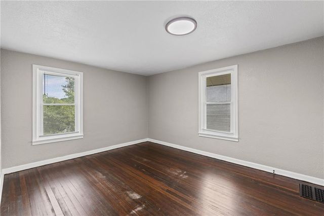 822 S Hardy Avenue, Independence, MO 64053