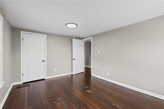822 S Hardy Avenue, Independence, MO 64053