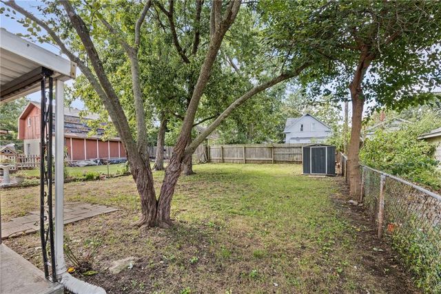 822 S Hardy Avenue, Independence, MO 64053