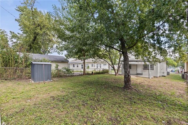 822 S Hardy Avenue, Independence, MO 64053