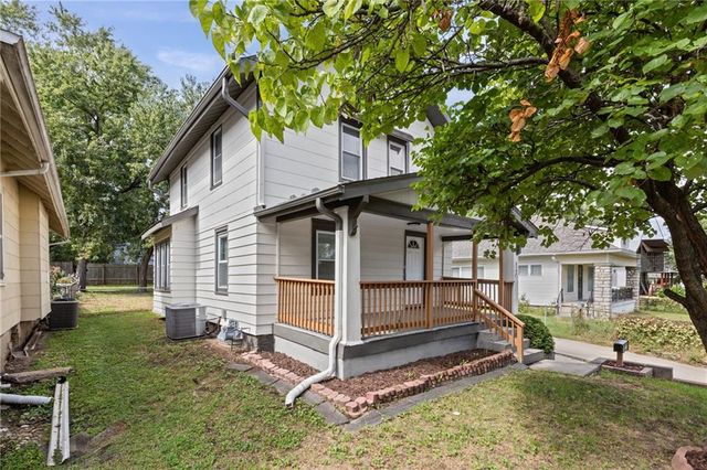 822 S Hardy Avenue, Independence, MO 64053