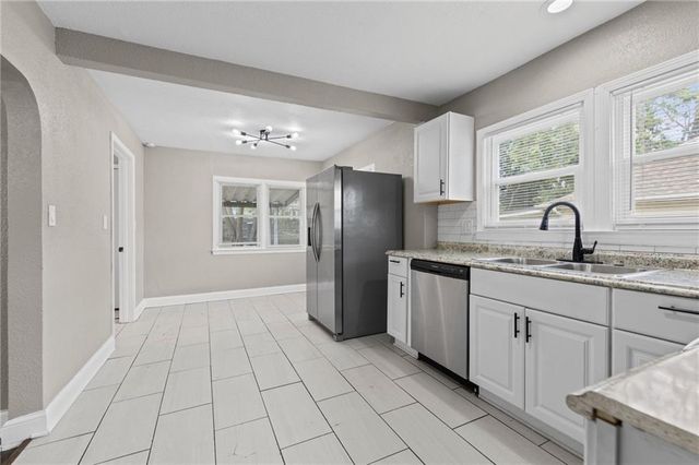 822 S Hardy Avenue, Independence, MO 64053