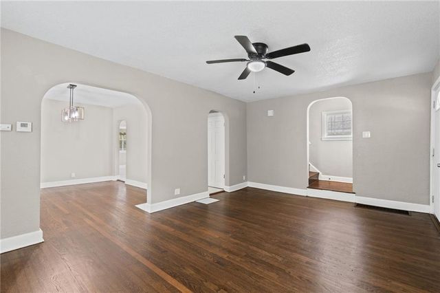 822 S Hardy Avenue, Independence, MO 64053