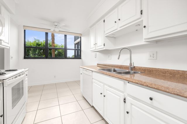 800 Jeffery Street 208, Boca Raton, FL 33487