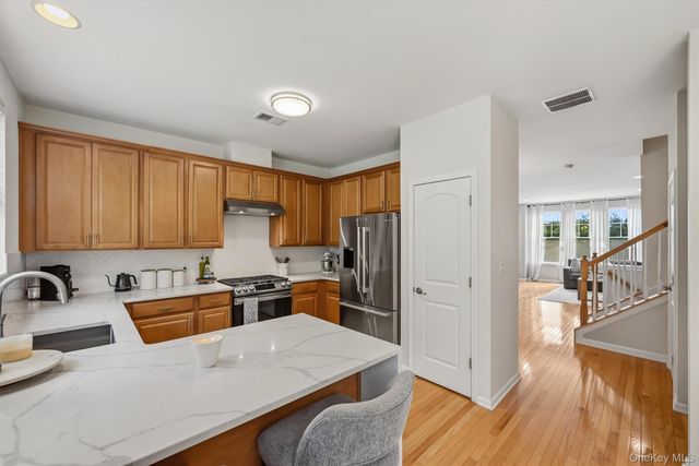 806 Hawthorn Way, New Windsor, NY 12553