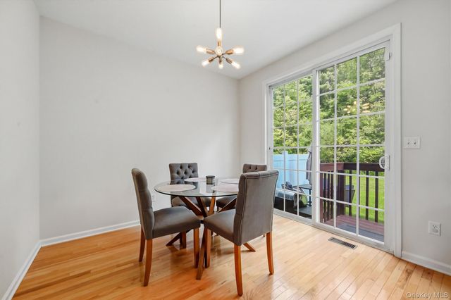 806 Hawthorn Way, New Windsor, NY 12553