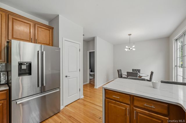 806 Hawthorn Way, New Windsor, NY 12553